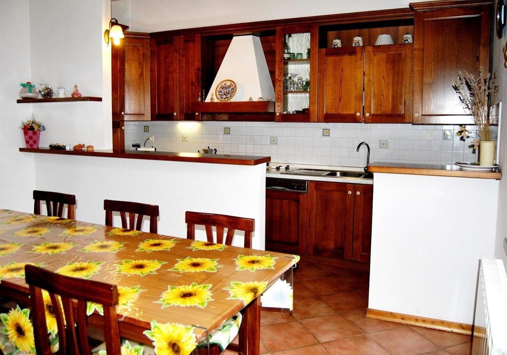 Charmantes Ferienhaus In Piani Della Rugginosa Mit Grossem Garten レッジェッロ エクステリア 写真